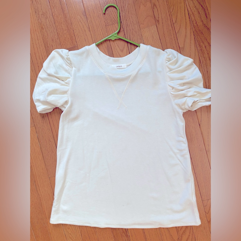 Adorable, cream colored top. Size small but purposely oversized.